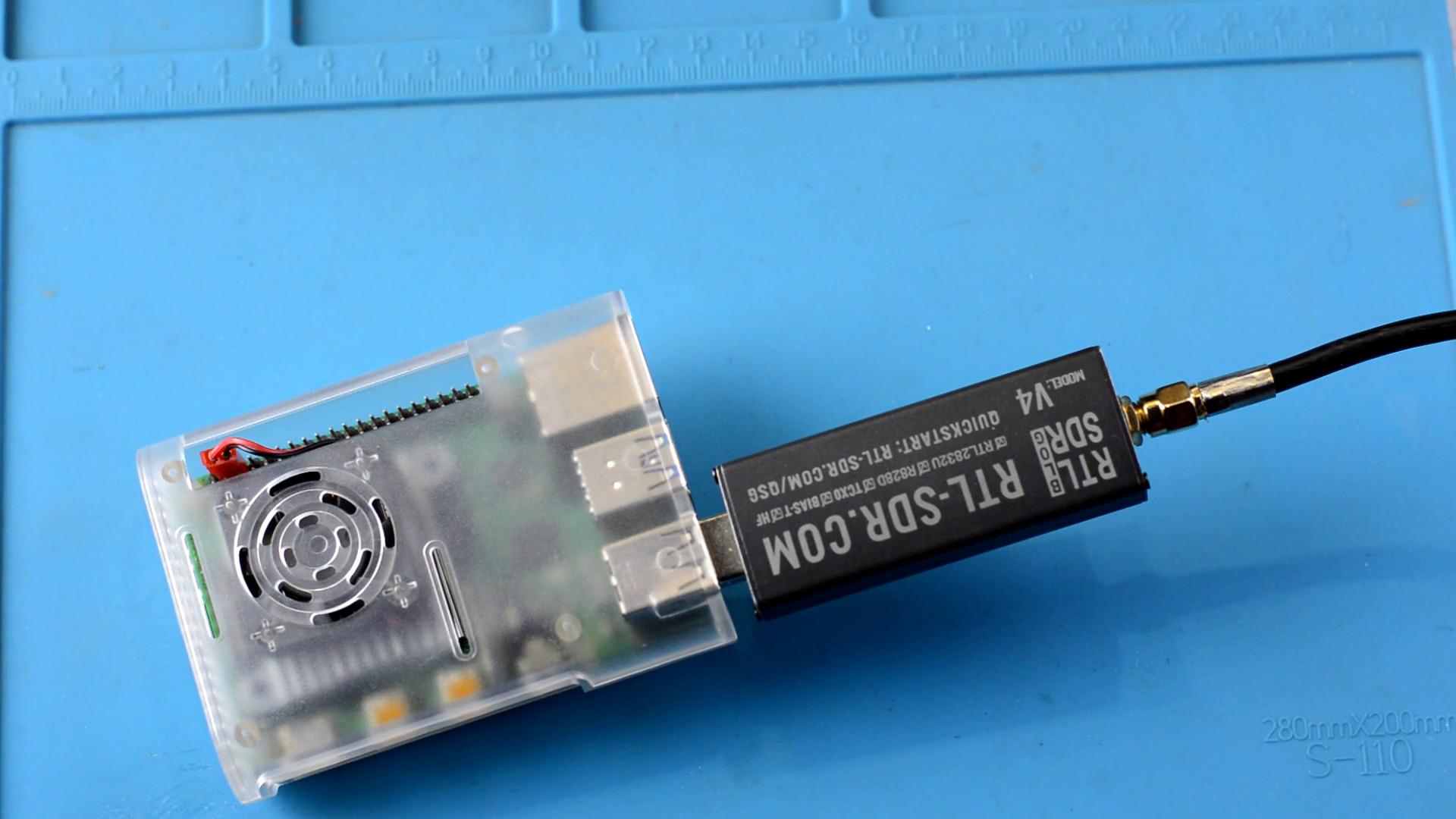 "Raspberry Pi + RTL-SDR"