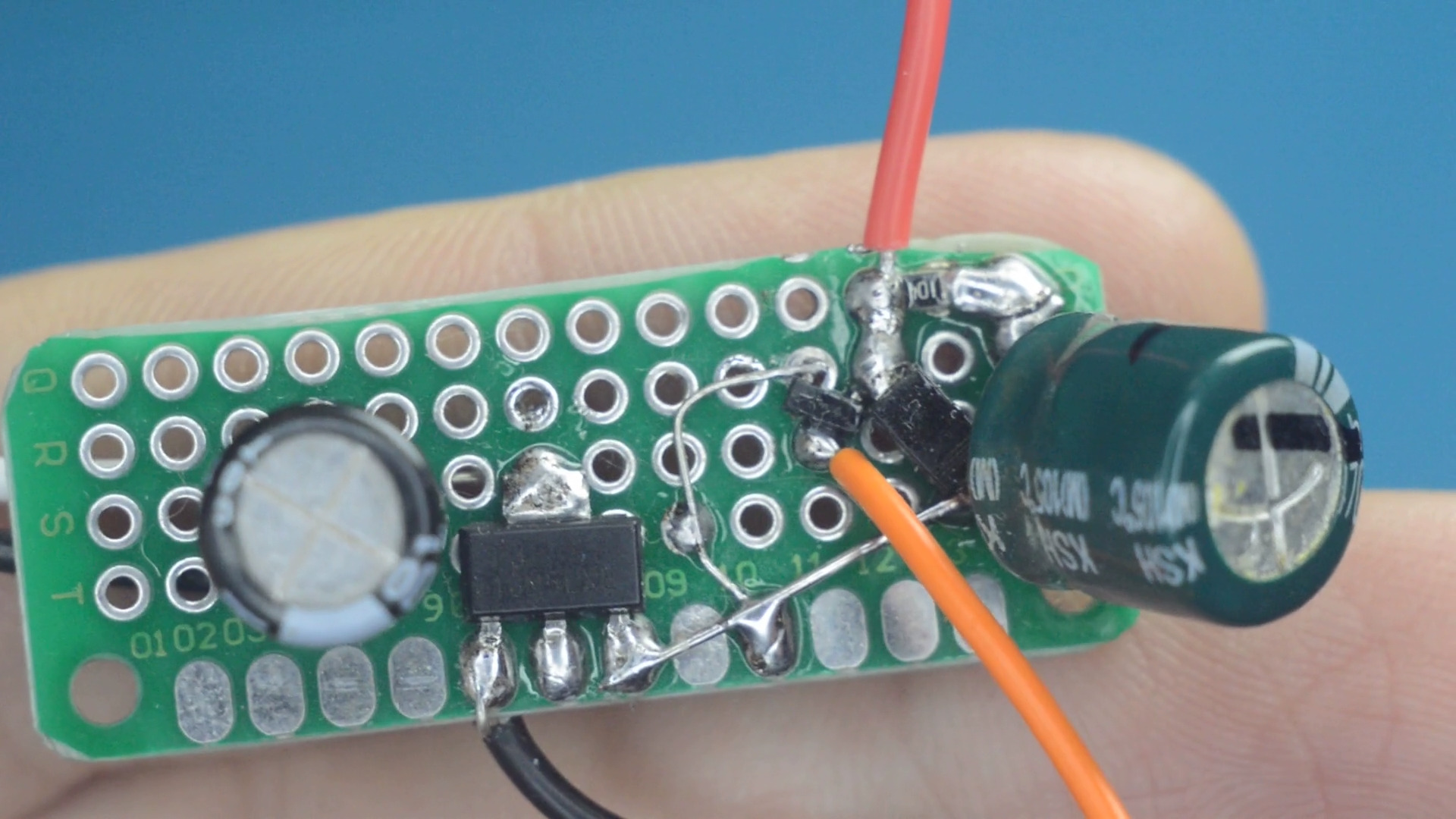 ДБЖ на макетній плат "ДБЖ на макетній плат"